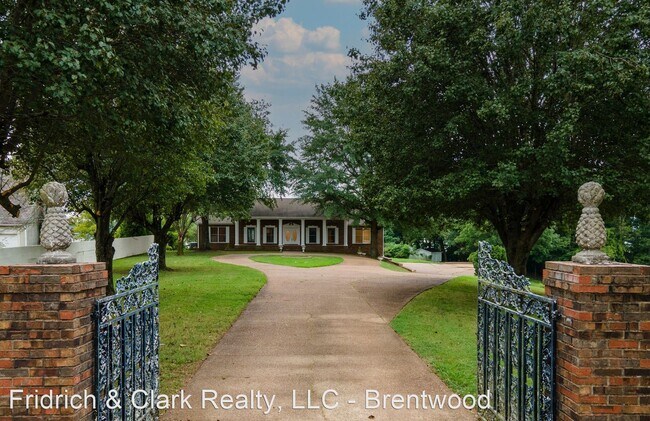 Foto del edificio - 4 br, 4.5 bath House - 1265 Windsor Dr