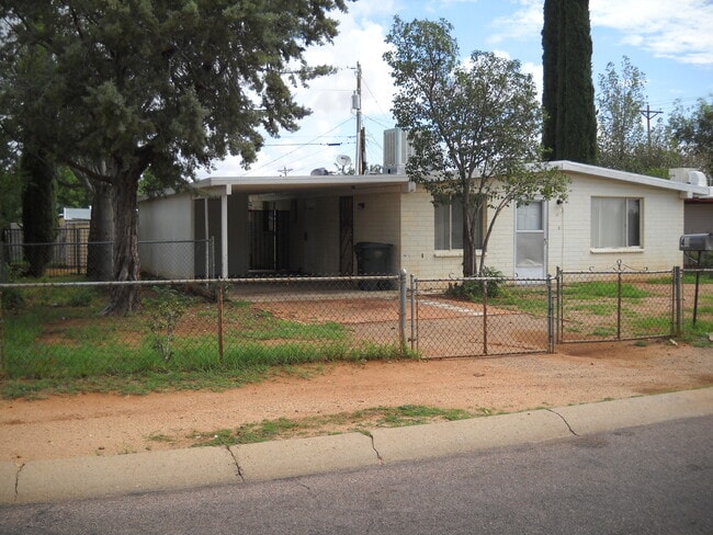 Building Photo - Cute House in Town