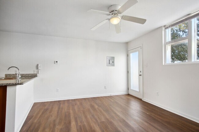 Foto del edificio - 8520 Hickory St