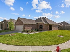 Building Photo - 713 Allana Ln