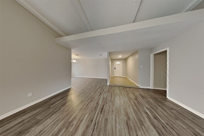 Foto del edificio - 22306 Red River Dr