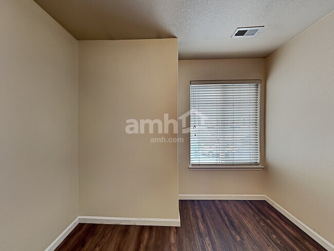 Foto del edificio - 1628 NE 10th Place
