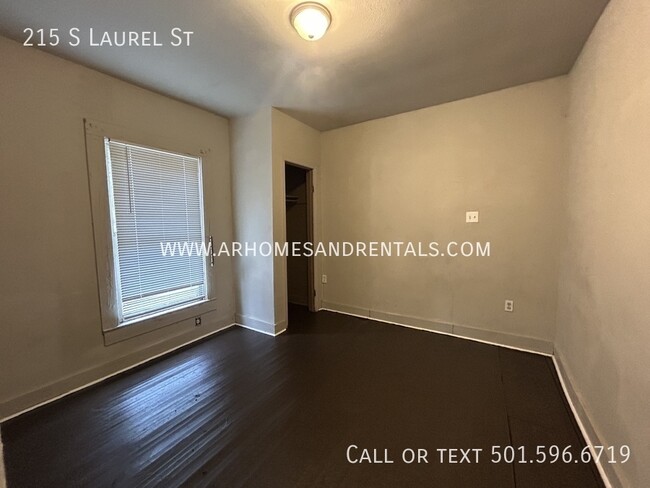 Building Photo - 215 S Laurel St | $895 | 4 beds, 2 full baths