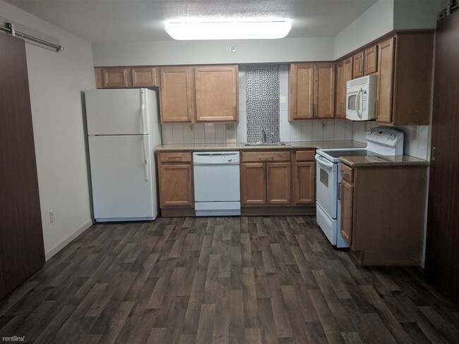 Foto del edificio - 2 br, 2 bath  - 645 S Virginia St Apt 10