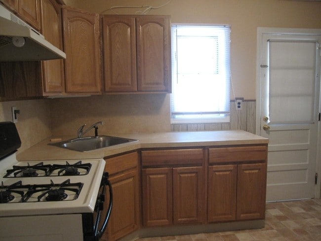 Interior Photo - 21 E Barbour St
