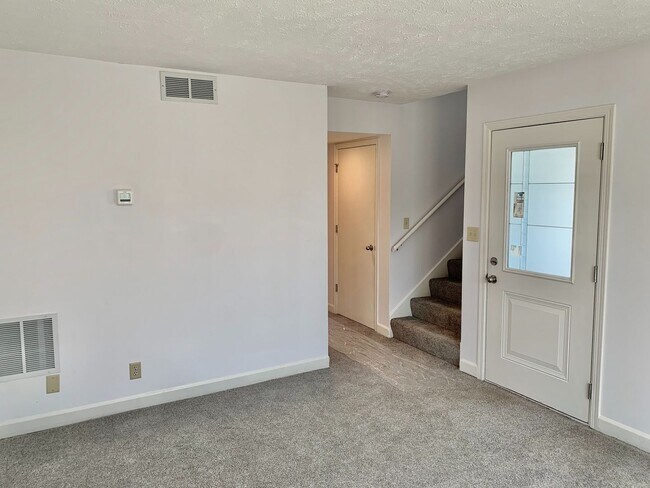 Foto del edificio - 3 Bedroom 2 bath TownHome