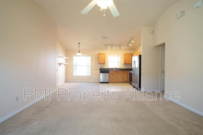 Foto del edificio - 104 Blue Jay Way