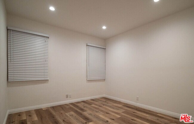 Foto del edificio - 4274 Elenda St