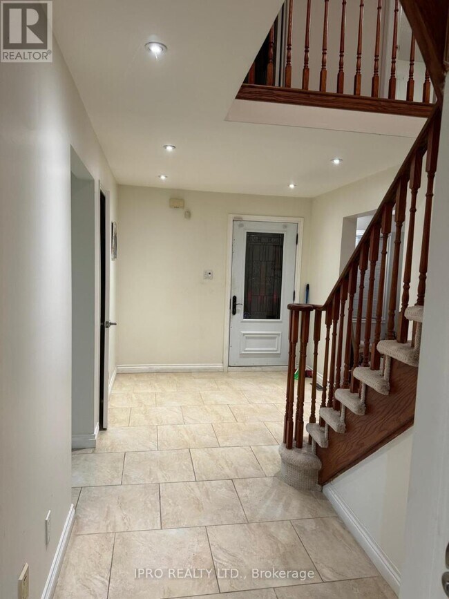 Building Photo - 5506 Fleur De Lis Ct