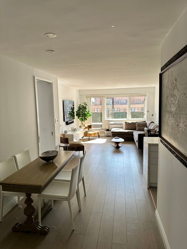 Foto principal - 320 E 54th St