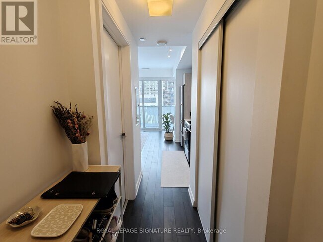 Building Photo - 42 Charles St E