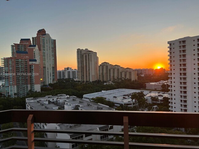 Foto del edificio - 3400 NE 192nd St