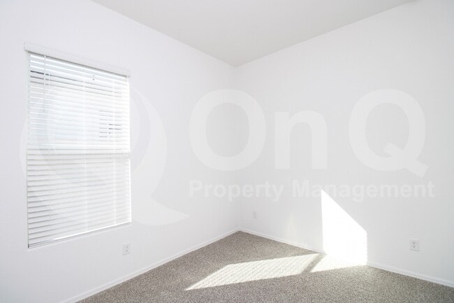 Building Photo - 15604 W Smoketree Dr