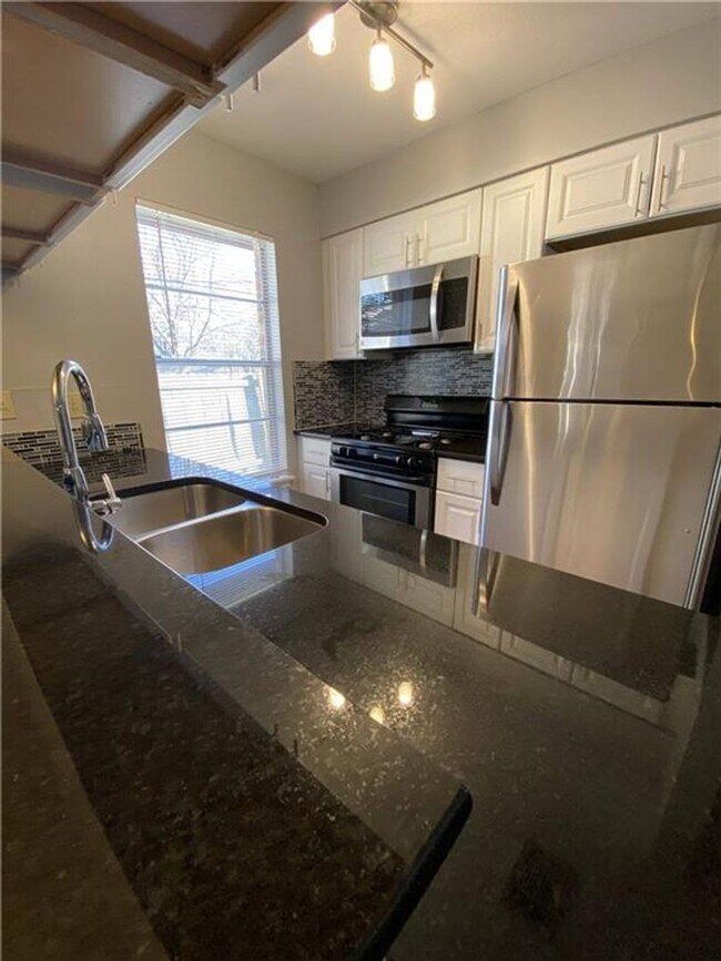 Foto del edificio - 3307 Whitepine Dr