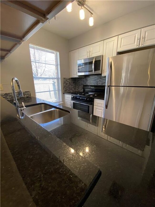 Building Photo - 3307 Whitepine Dr