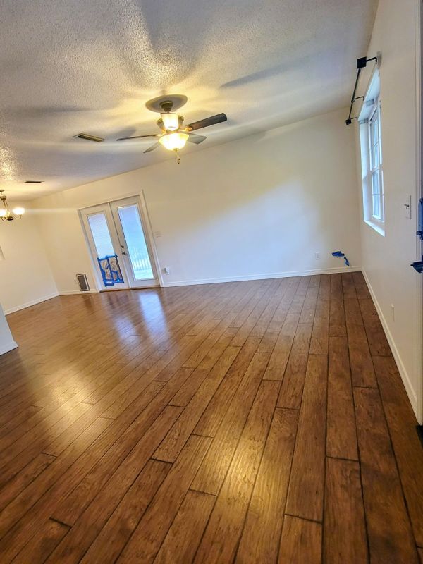 Foto del edificio - 3088 Log Cabin Ln