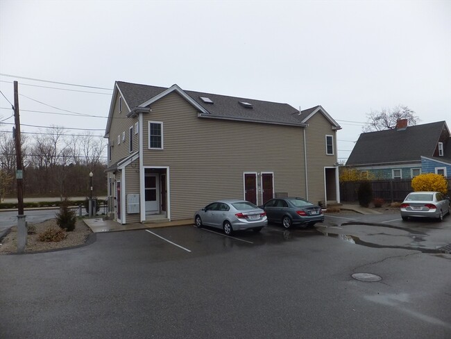 Building Photo - 1581 Commercial St