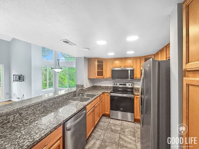 Foto del edificio - Beautiful 2BD/ 2BA W/ Reserved Parking in ...