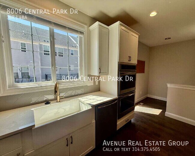 Foto del edificio - 8006 Central Park Dr
