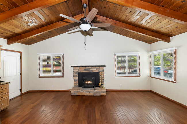 Foto del edificio - 40157 Highland Rd
