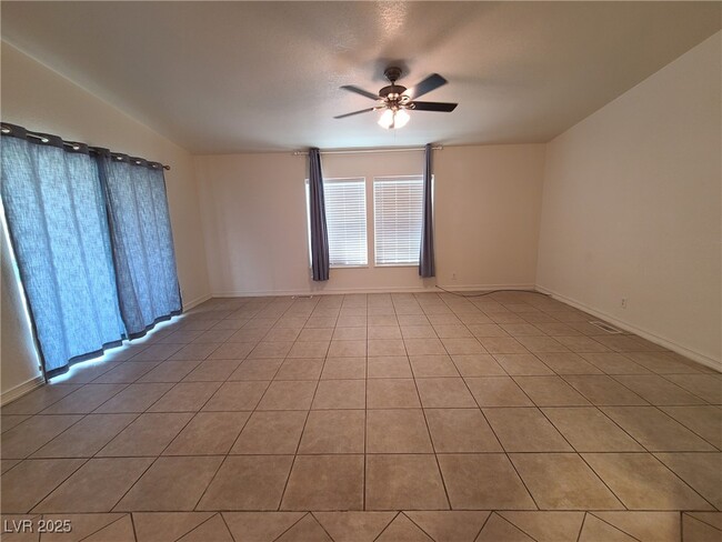 Building Photo - 850 Montecito Dr