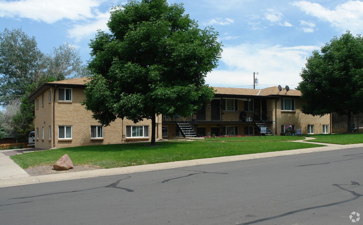 Primary Photo - 200 Laurel St