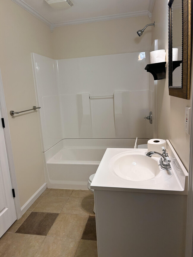 Building Photo - 2002 Fairbrook Ln