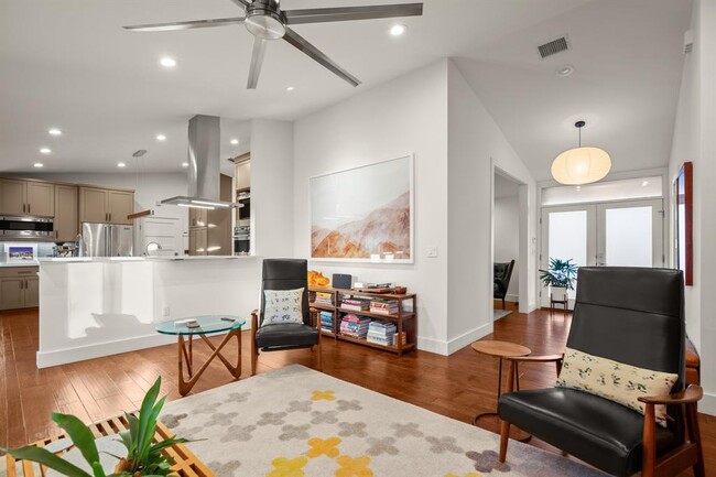 Foto del edificio - 6802 Shoal Creek Blvd