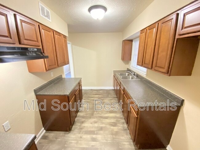 Building Photo - 3559 Kensett Dr
