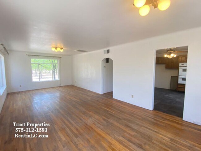 Building Photo - Large Country Home  4 bed/2 bath