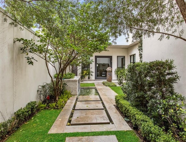 Building Photo - 2906 Ferndale St