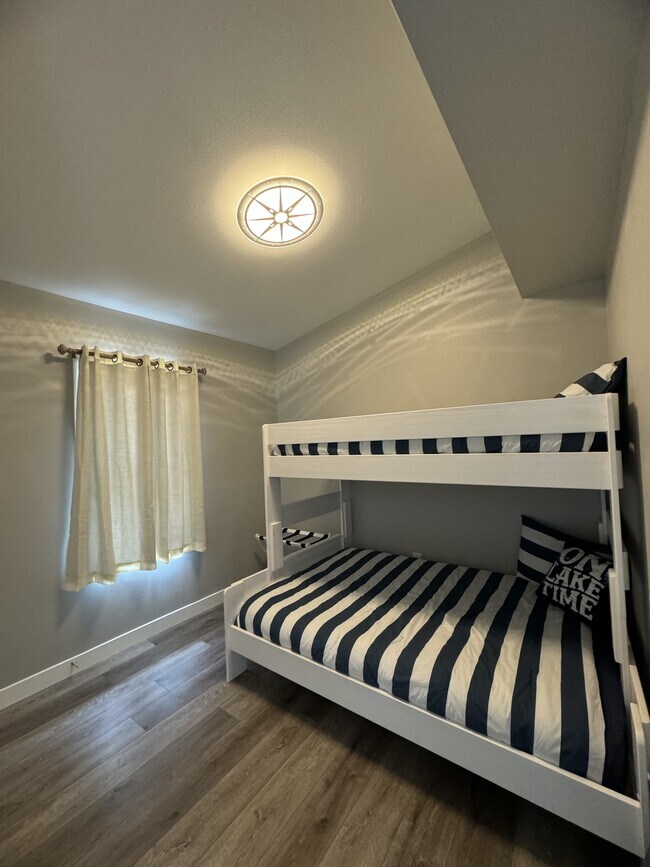 Foto del edificio - 1345 Egg Harbor Ln