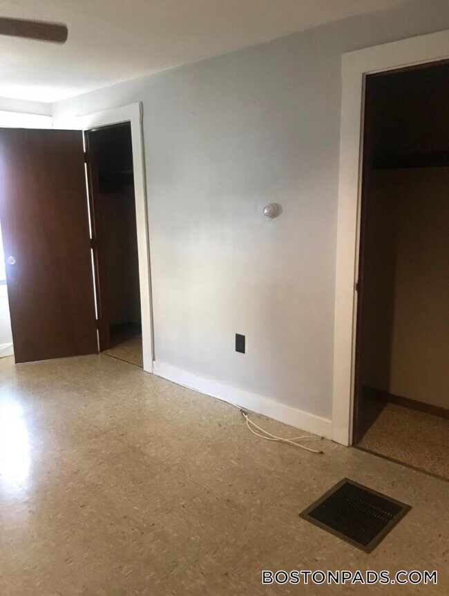 Foto del edificio - 244 E St