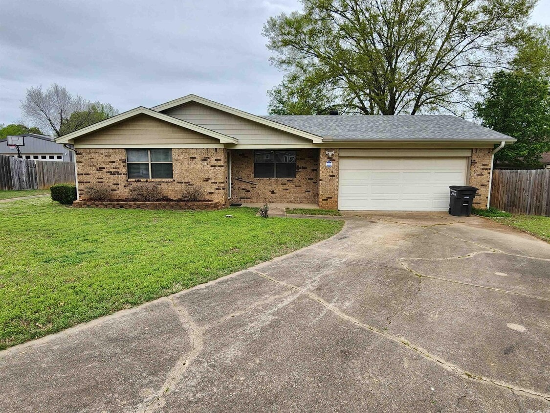 12 Devon Ln, Jacksonville, AR 72076 House for Rent in Jacksonville, AR