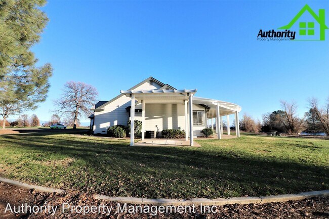 Building Photo - 3 br, 2 bath House - 21789 Seven Lakes Ln.