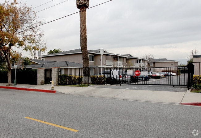 Building Photo - Vintage Park 55+ Community