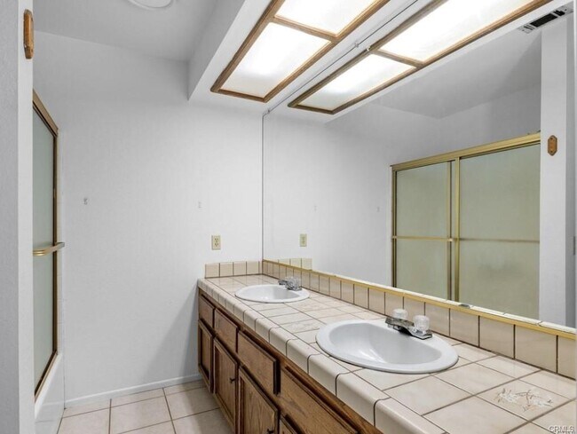 Building Photo - 13901 Hidden Valley Rd