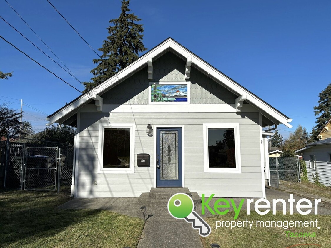 Foto principal - Classic North Tacoma Home with Character!