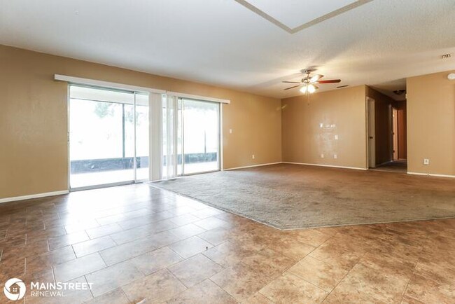 Building Photo - 8240 Fishhawk Ave