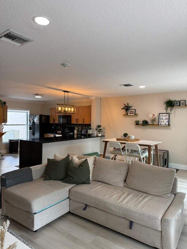 Foto del edificio - 1120 W Lakes Dr