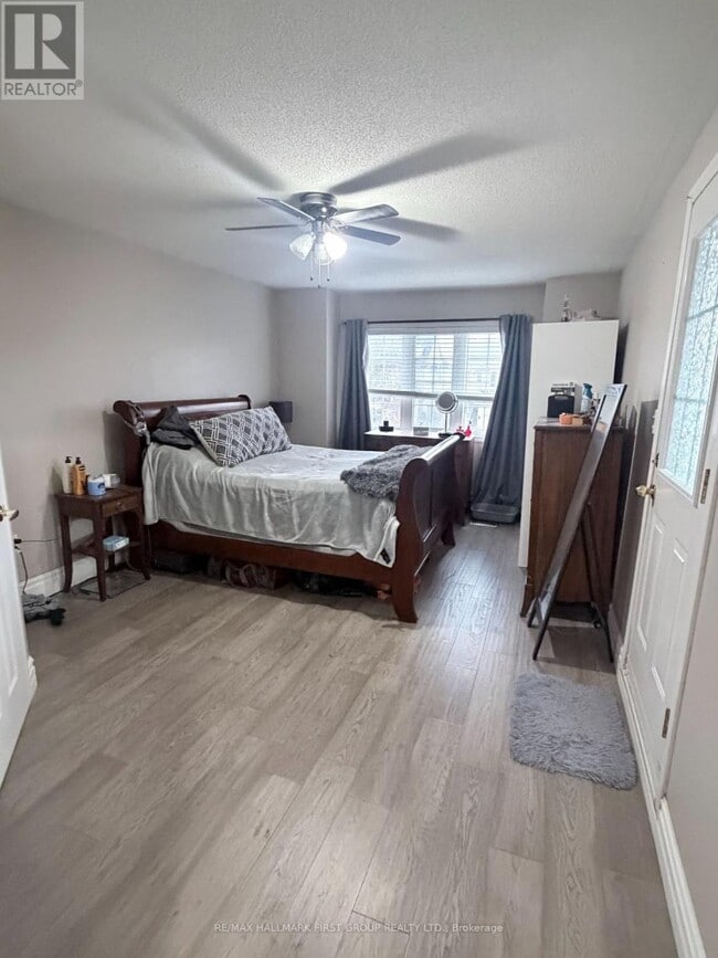 Photo du bâtiment - 82 Hutton Pl