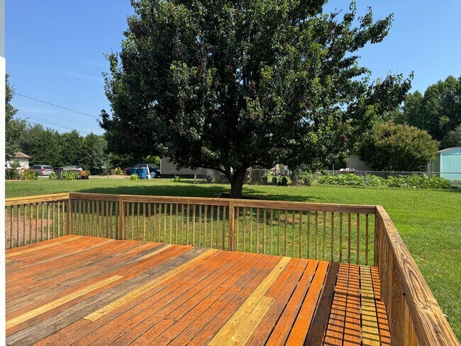 Foto del edificio - Three Bedroom Doublewide in Claremont