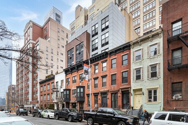 Building Photo - 353 W 30th St