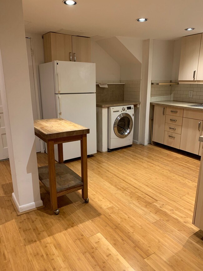 Foto del edificio - 2946 Upton St NW