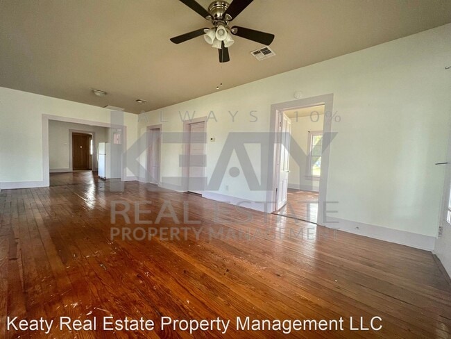 Building Photo - 3 br, 1 bath House - 327 E Convent Street