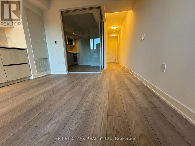 Photo du bâtiment - 110 Broadway Ave