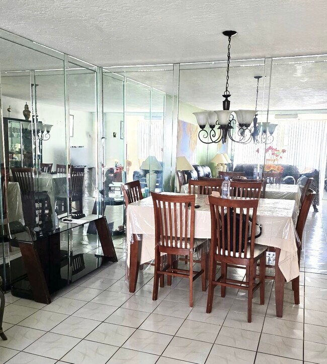 Foto del edificio - 2821 Somerset Dr