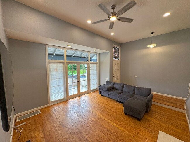 Building Photo - Stunning house in the heart of La Jolla Cl...