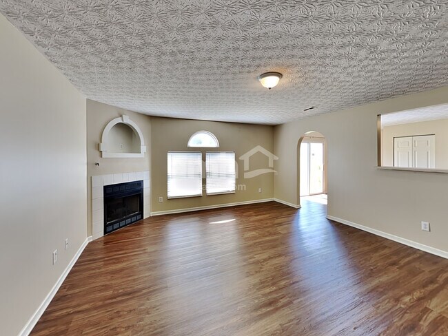 Foto del edificio - 5525 Village Grove Lane