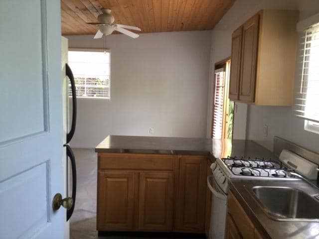 Kitchen - 1513 Walnut Ave